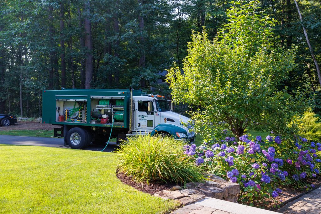 Tree balance truck and it's equipment
